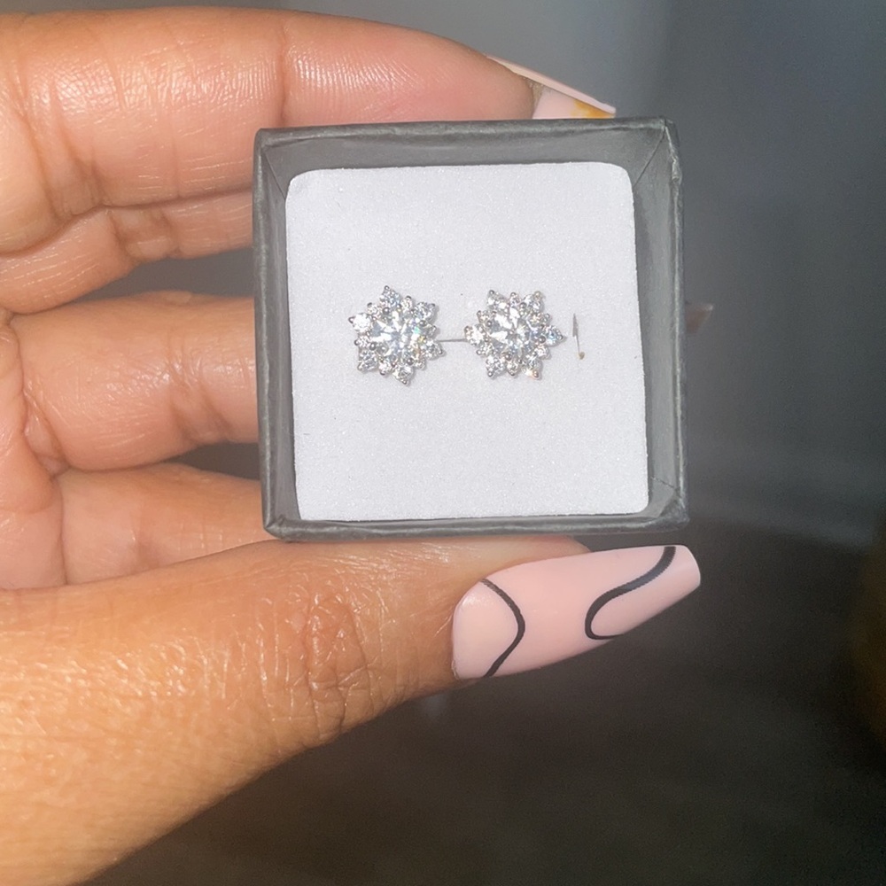Retail $155 Sparkling 14k gold plated Silver aaa cubic zirconia Earrings - Picture 5 of 5